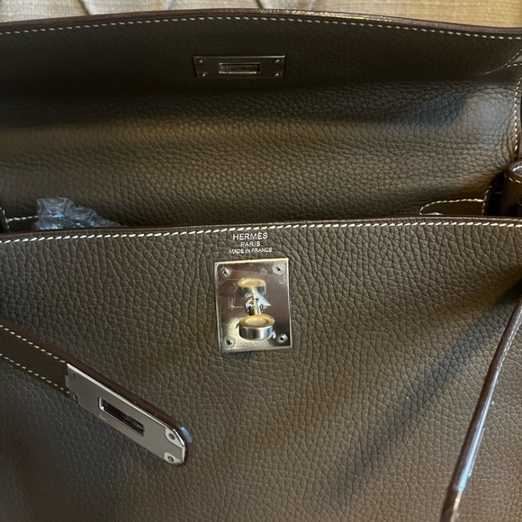 ❌SOLD❌Kelly 28 Etoupe with PHW 
Togo leather Stamp R Square 2014 - Picture 15 of 16